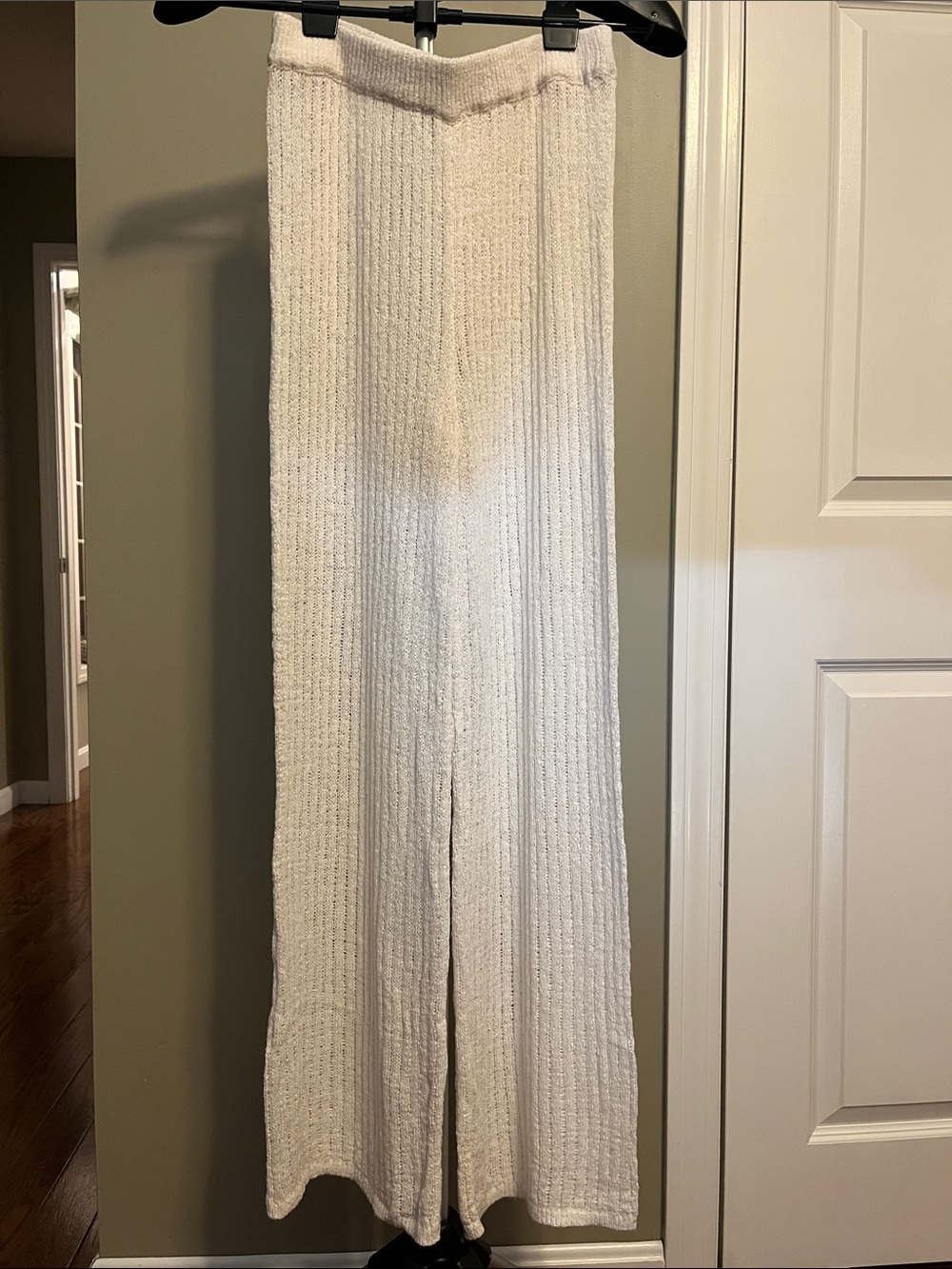 Shade & Shore Cream Straight-Leg Knit Pants - Size Small 4/6